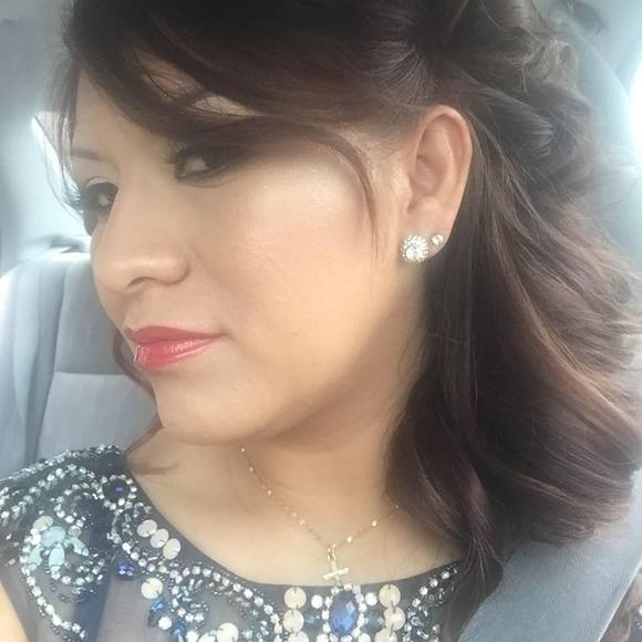 Meet your Posher, Hernández - Picture 1 of 1